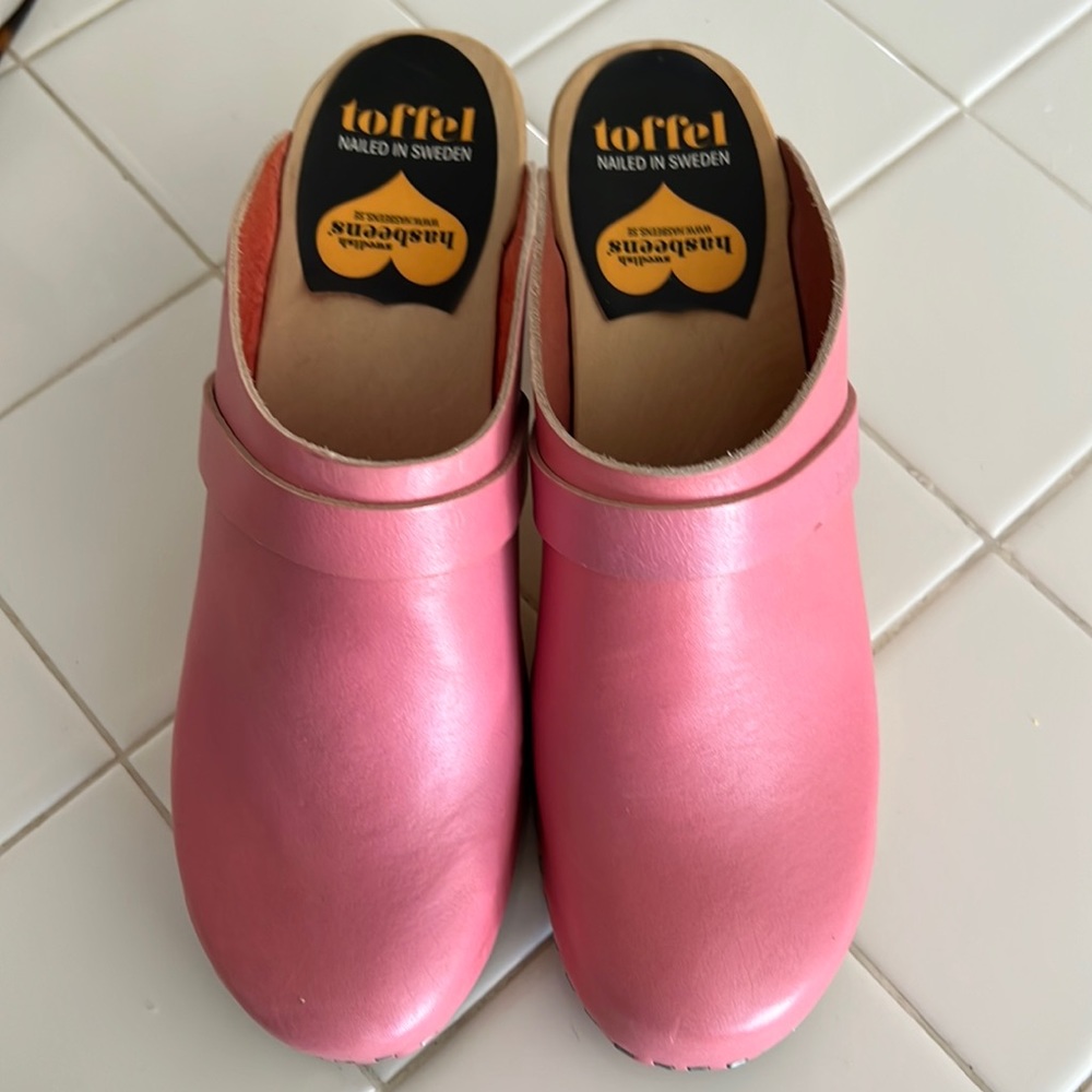 Swedish Hasbeens Vibrant Pink Leather Clogs